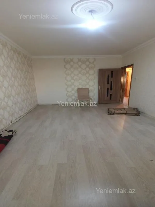 Satılır 2 otaqlı köhnə tikili 65 m²