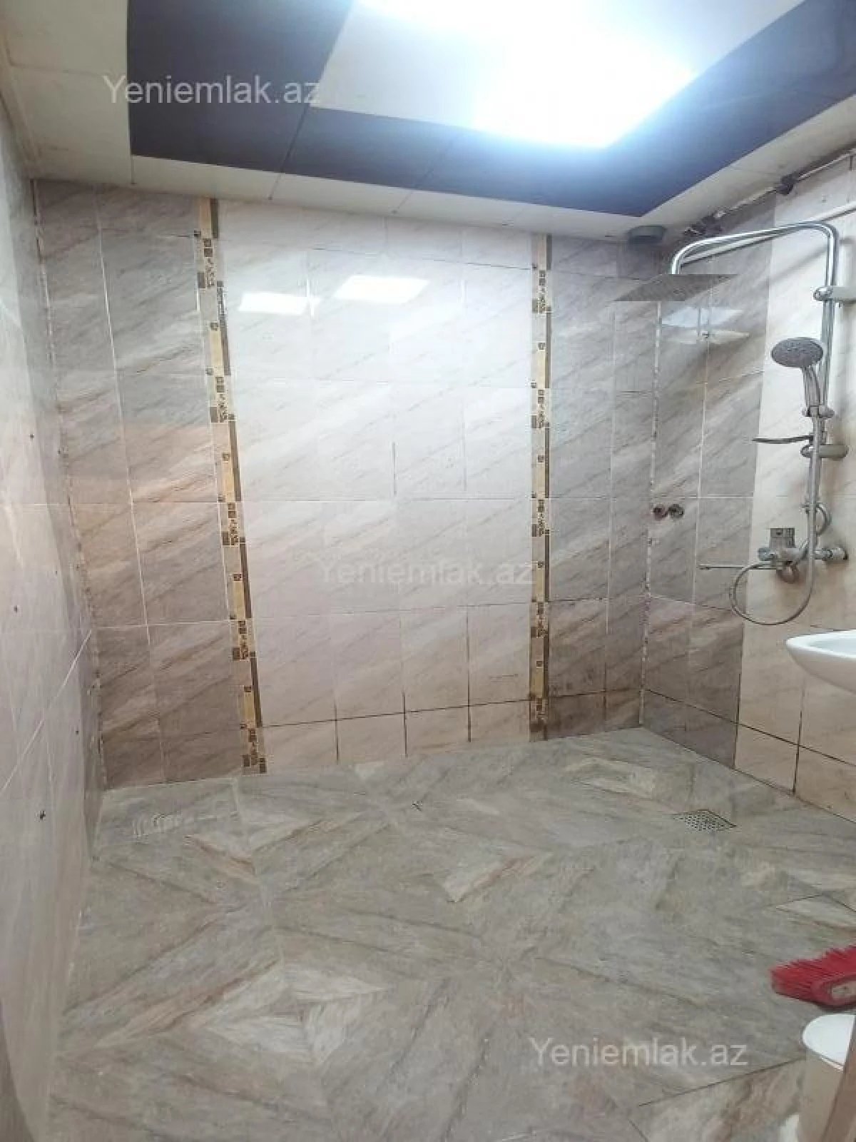 Satılır 2 otaqlı köhnə tikili 65 m²