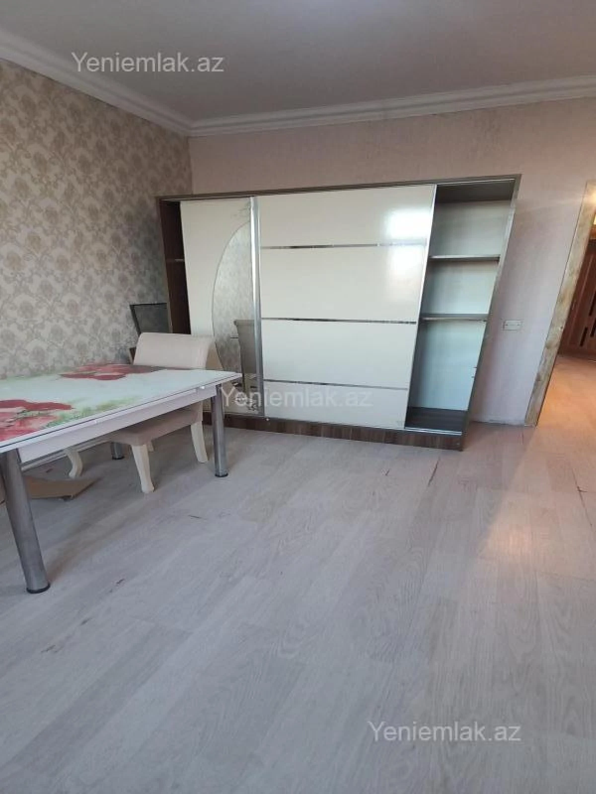 Satılır 2 otaqlı köhnə tikili 65 m²