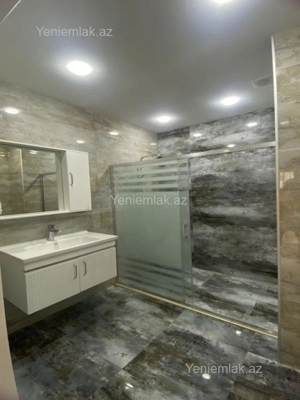 Satılır 3 otaqlı yeni tikili 140 m²