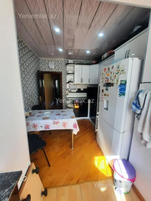 Satılır 4 otaqlı köhnə tikili 100 m²