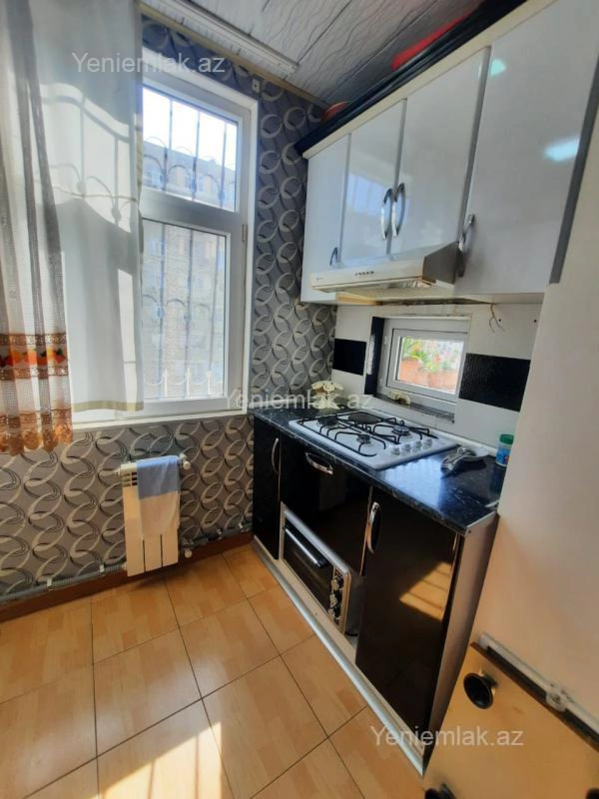 Satılır 4 otaqlı köhnə tikili 100 m²