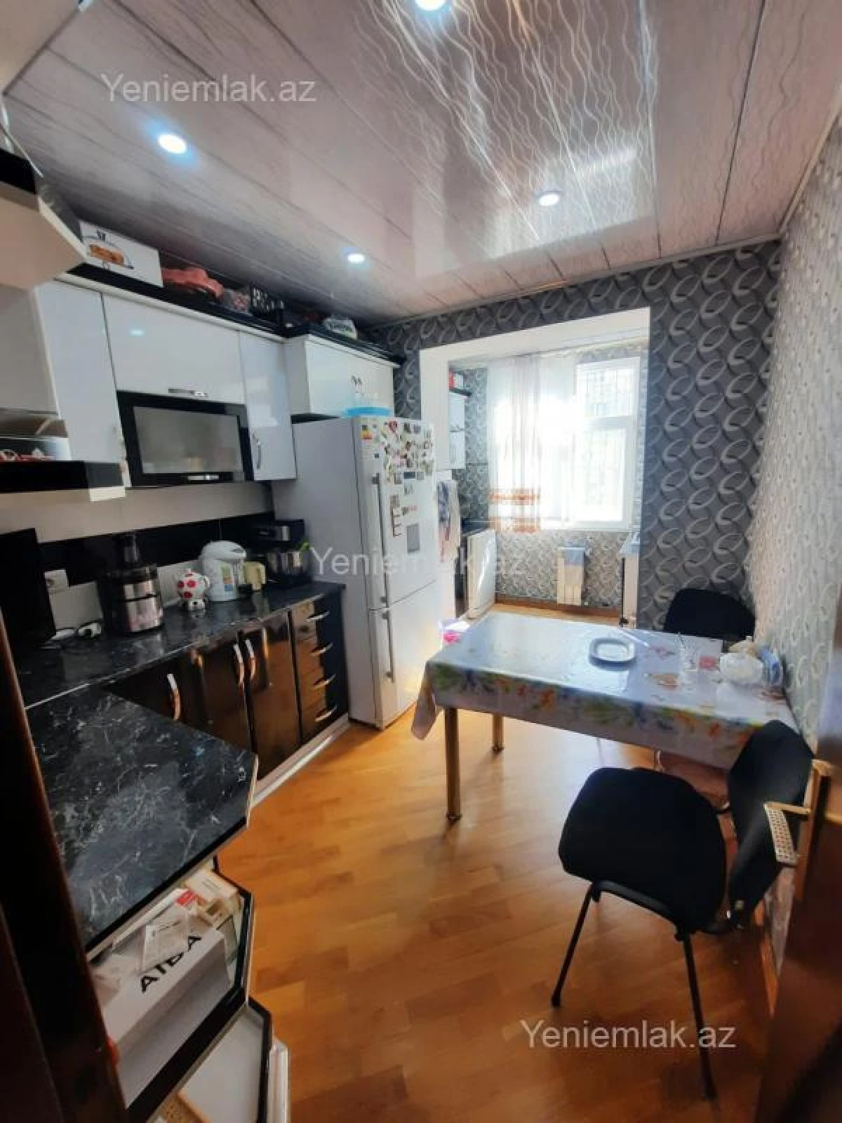 Satılır 4 otaqlı köhnə tikili 100 m²