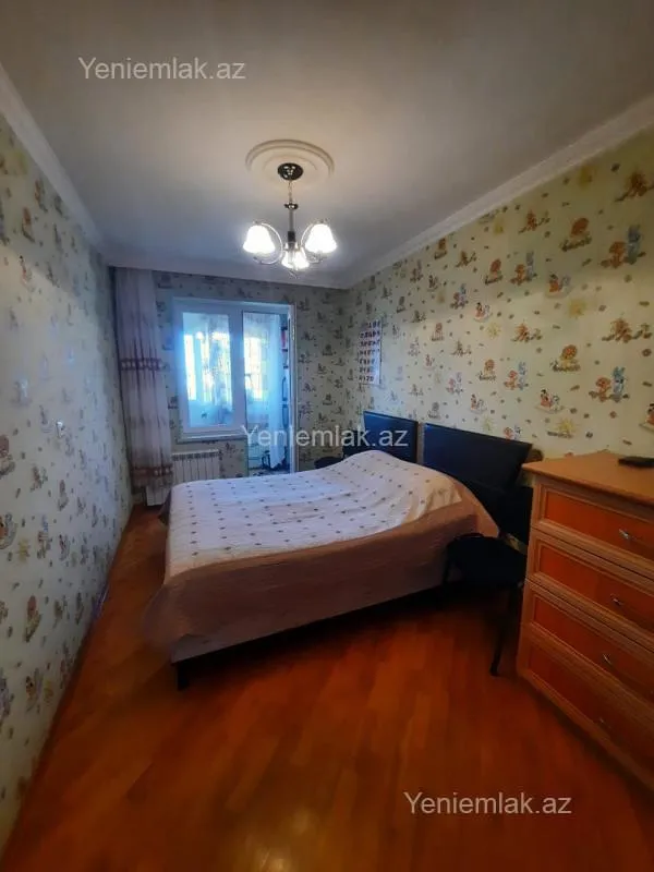 Satılır 4 otaqlı köhnə tikili 100 m²