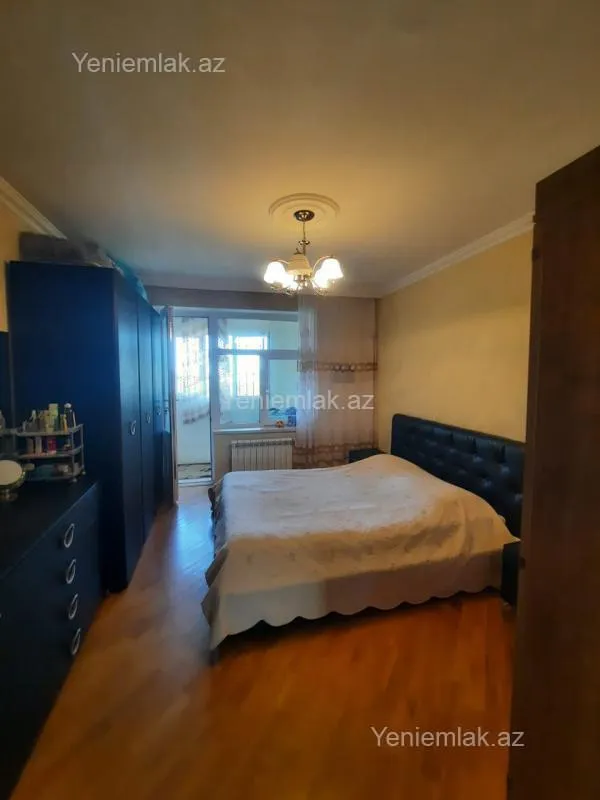 Satılır 4 otaqlı köhnə tikili 100 m²