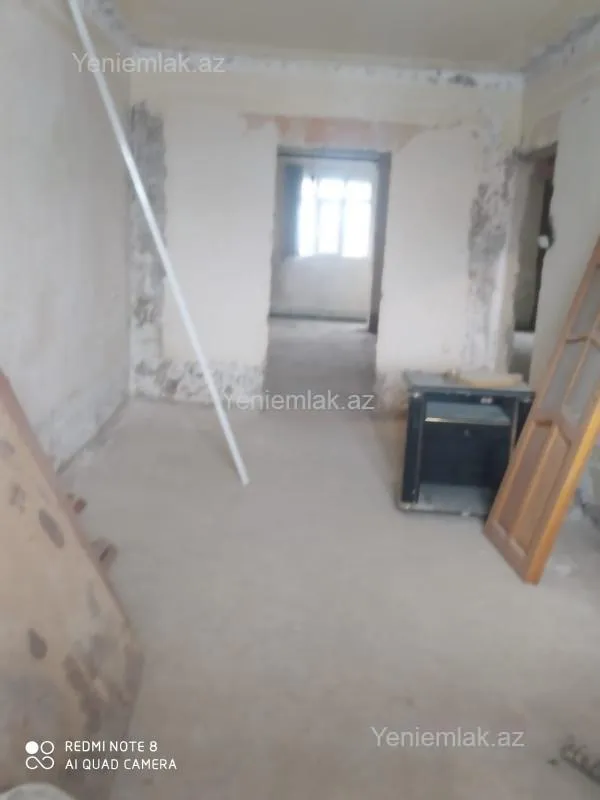 Satılır 3 otaqlı köhnə tikili 80 m²