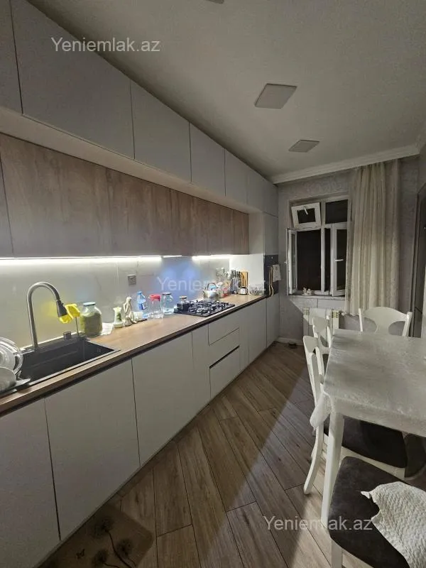 Satılır 3 otaqlı köhnə tikili 70 m²