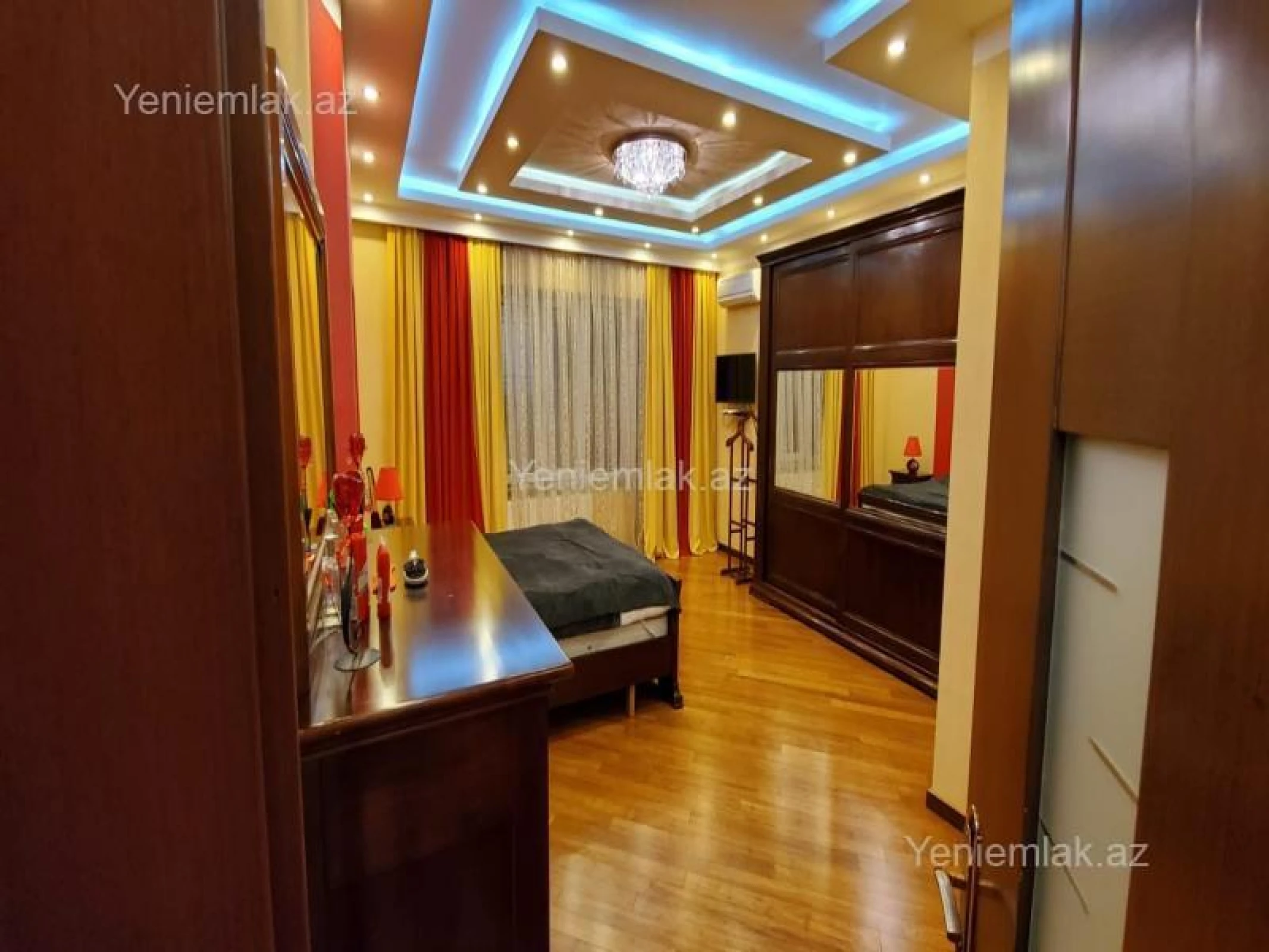 Satılır 7 otaqlı həyət evi 350 m²