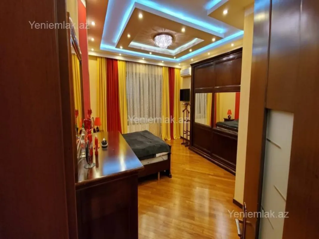 Satılır 7 otaqlı həyət evi 350 m²