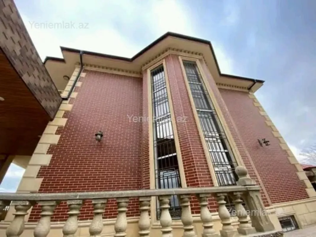 Satılır 7 otaqlı həyət evi 350 m²