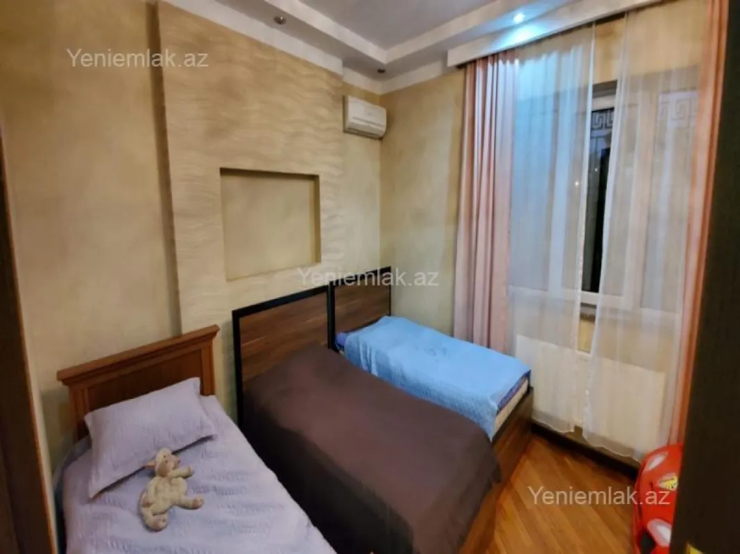 Satılır 7 otaqlı həyət evi 350 m²