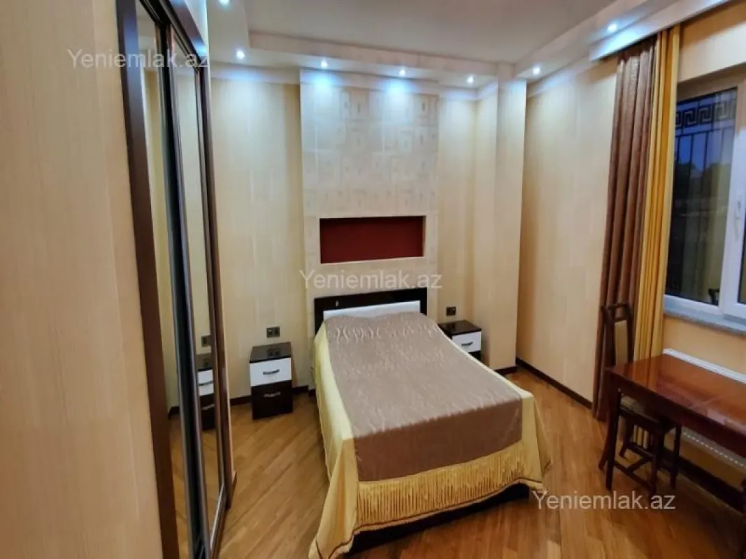 Satılır 7 otaqlı həyət evi 350 m²