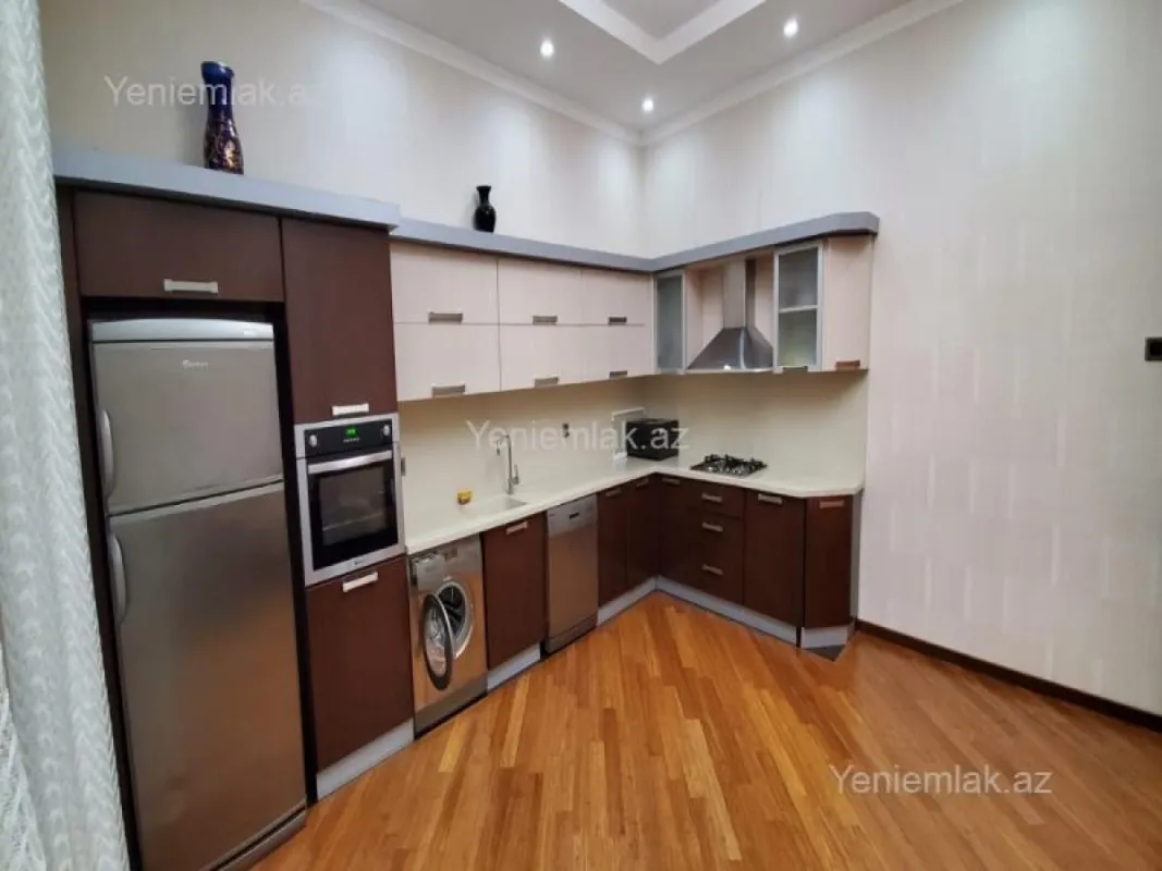 Satılır 7 otaqlı həyət evi 350 m²