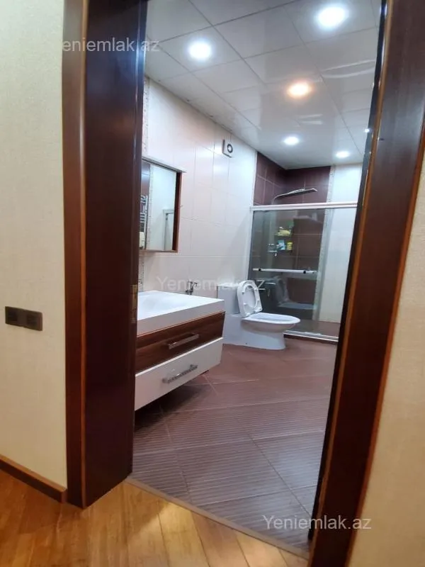 Satılır 7 otaqlı həyət evi 350 m²