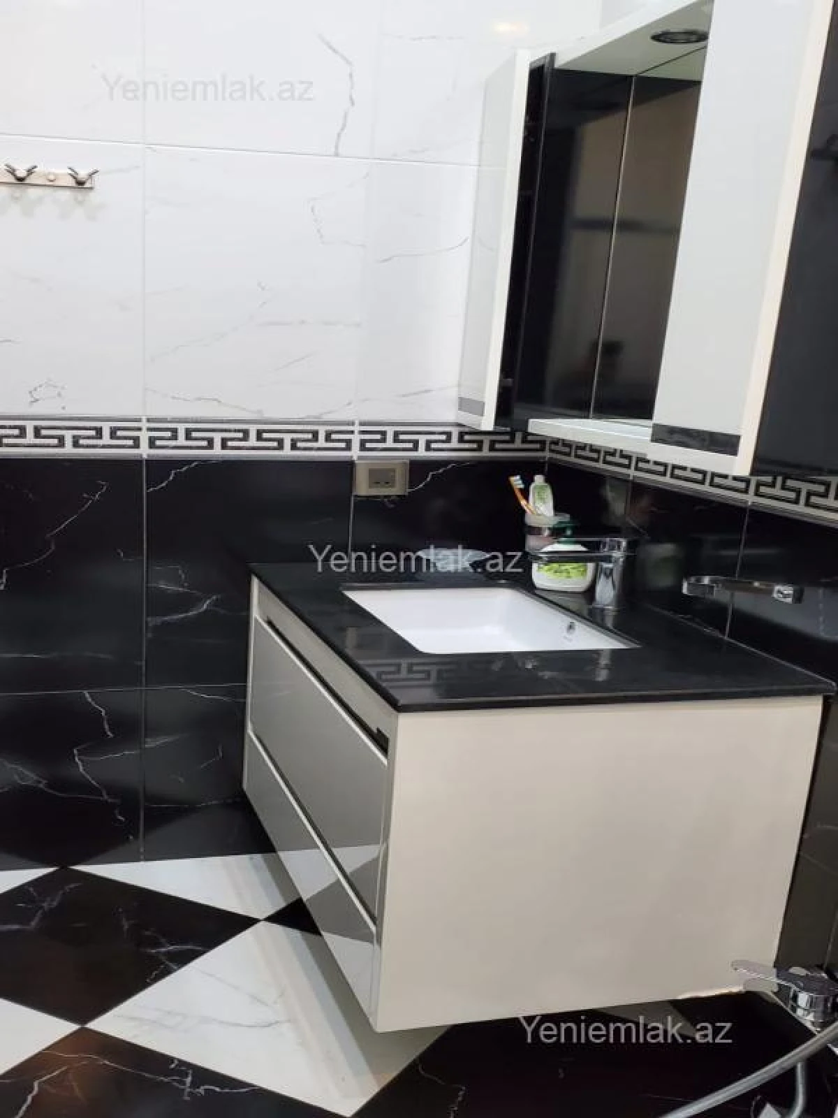 Satılır 7 otaqlı həyət evi 350 m²