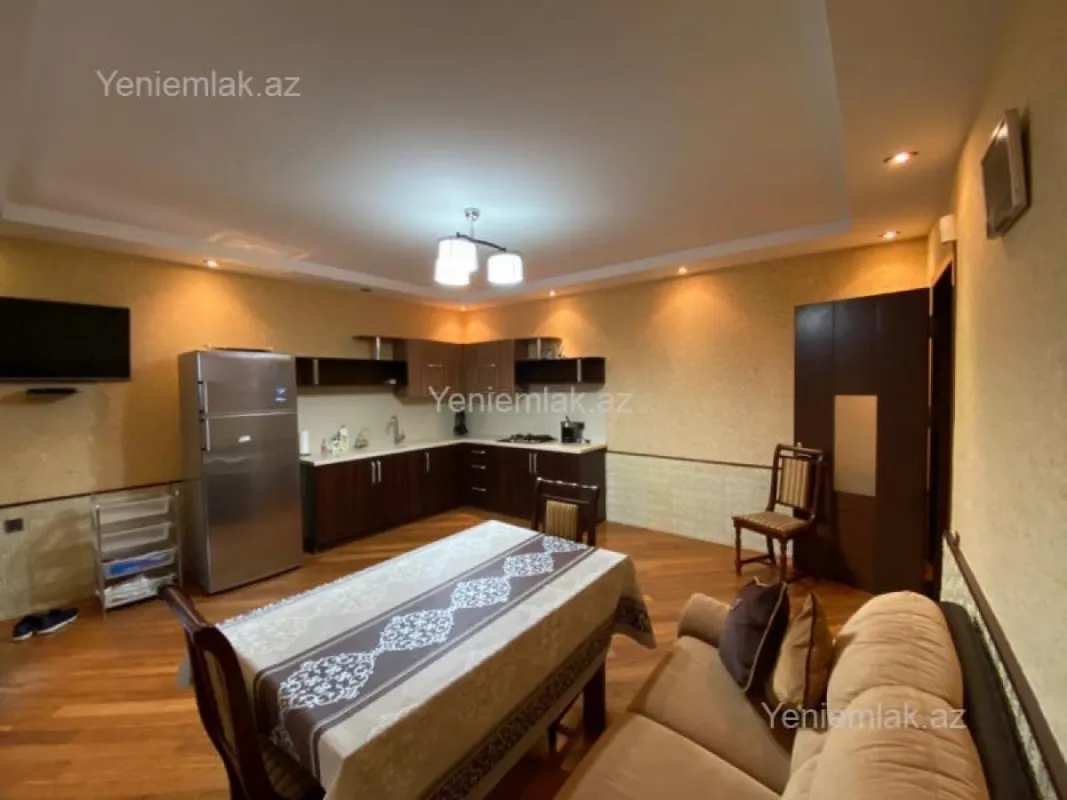 Satılır 7 otaqlı həyət evi 350 m²