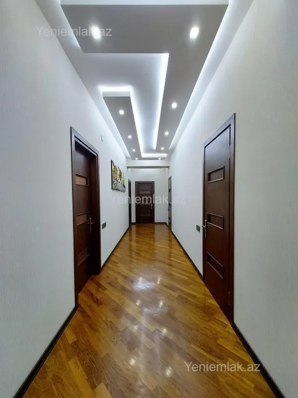 Satılır 3 otaqlı yeni tikili 132 m²