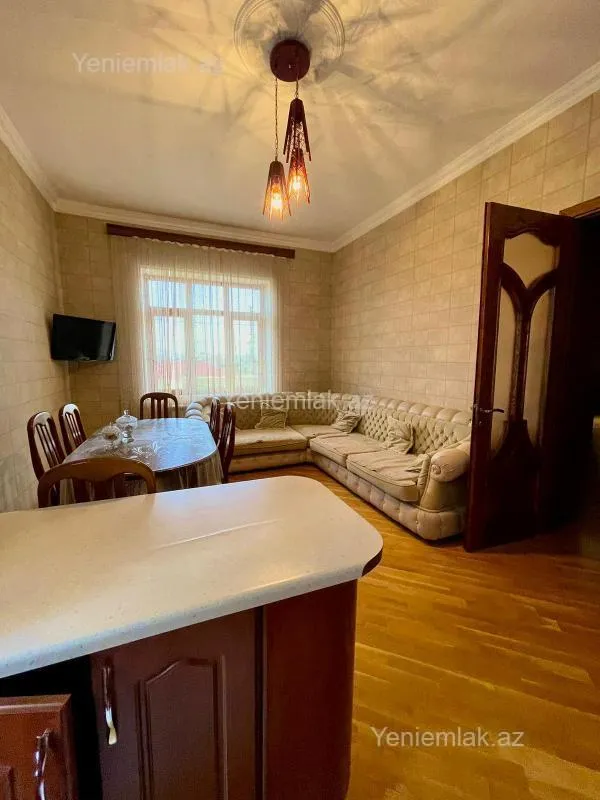 Satılır 7 otaqlı həyət evi 280 m²
