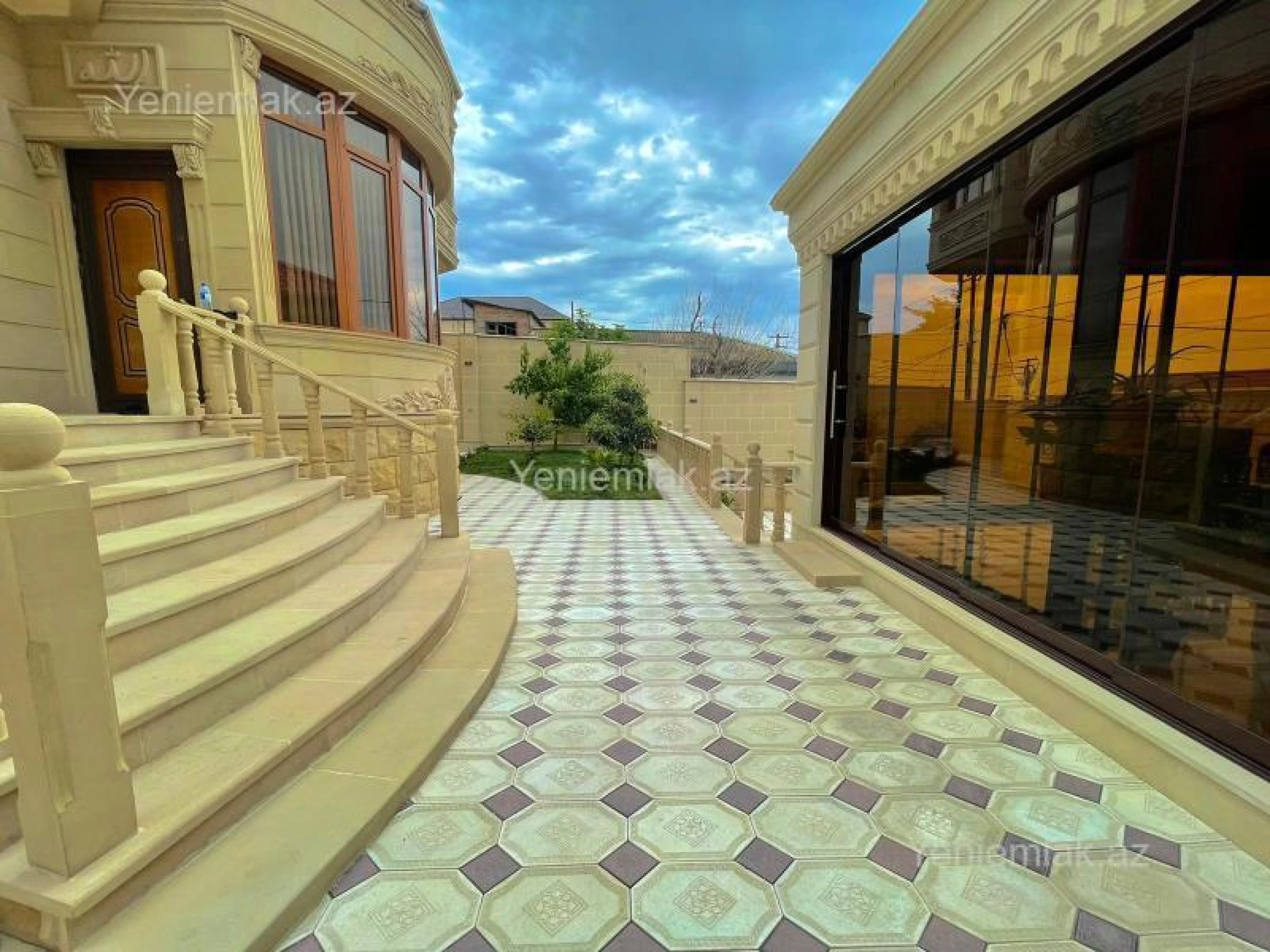 Satılır 7 otaqlı həyət evi 280 m²