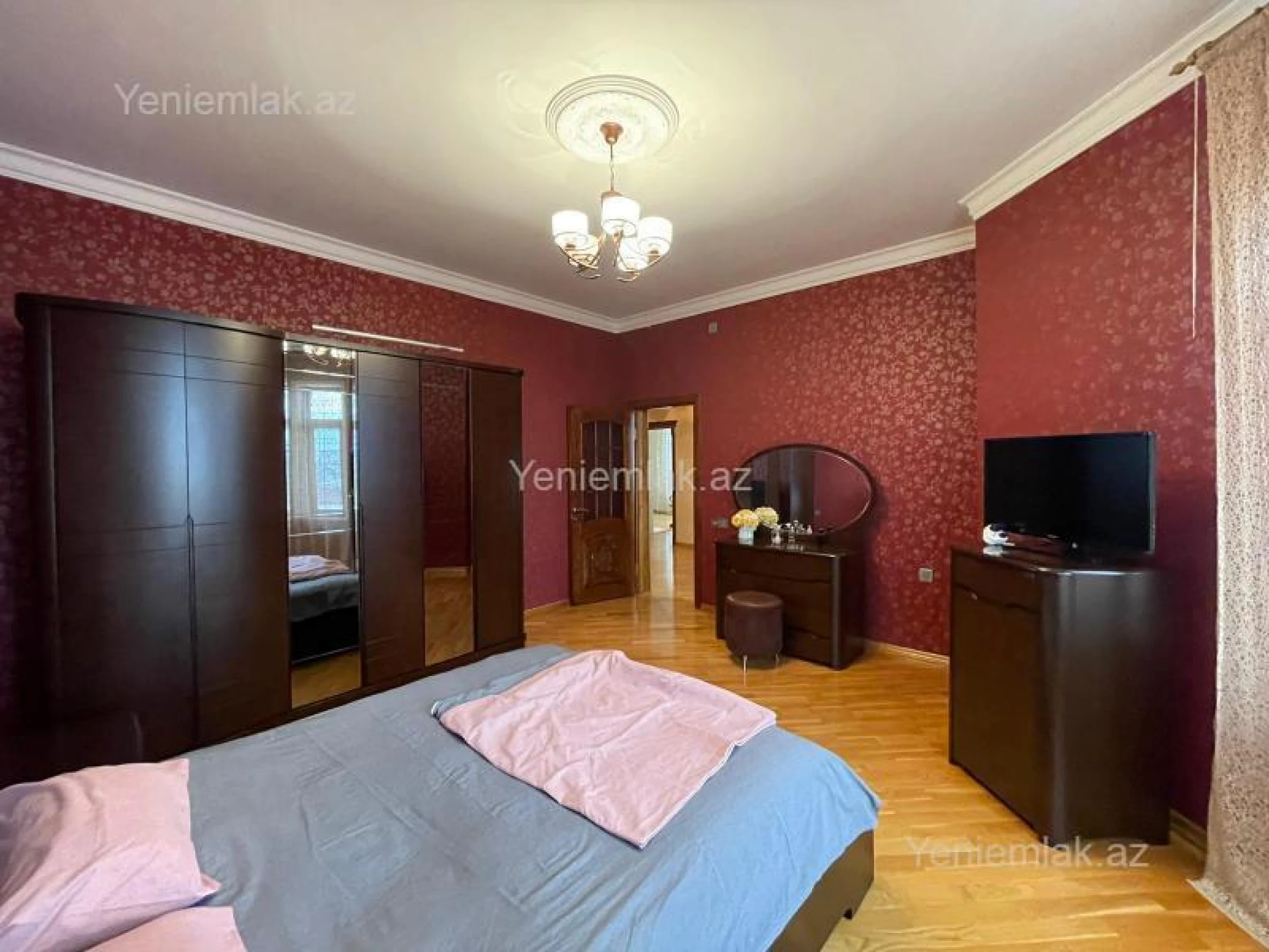 Satılır 7 otaqlı həyət evi 280 m²