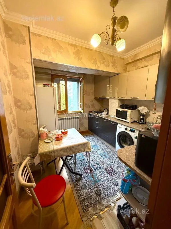 Satılır 3 otaqlı köhnə tikili 90 m²