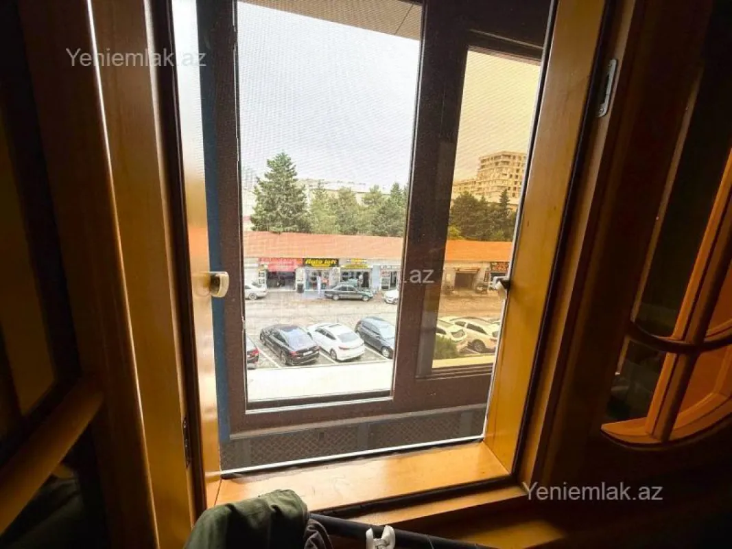 Satılır 3 otaqlı köhnə tikili 90 m²