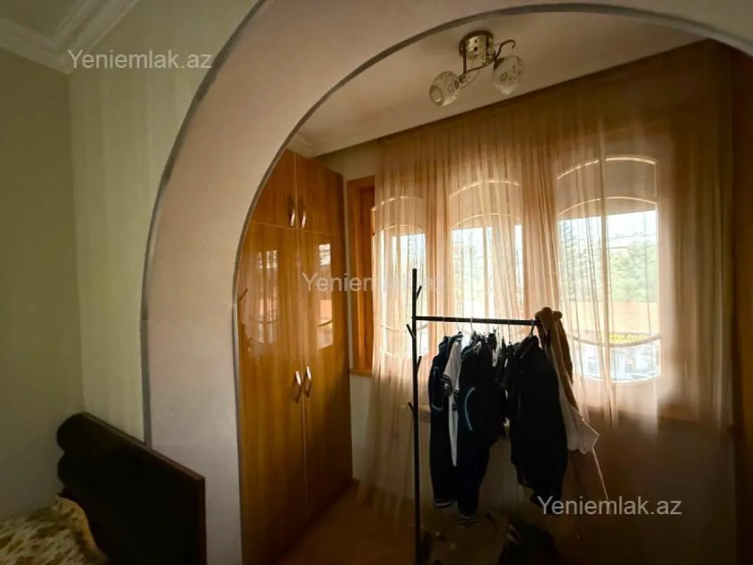 Satılır 3 otaqlı köhnə tikili 90 m²