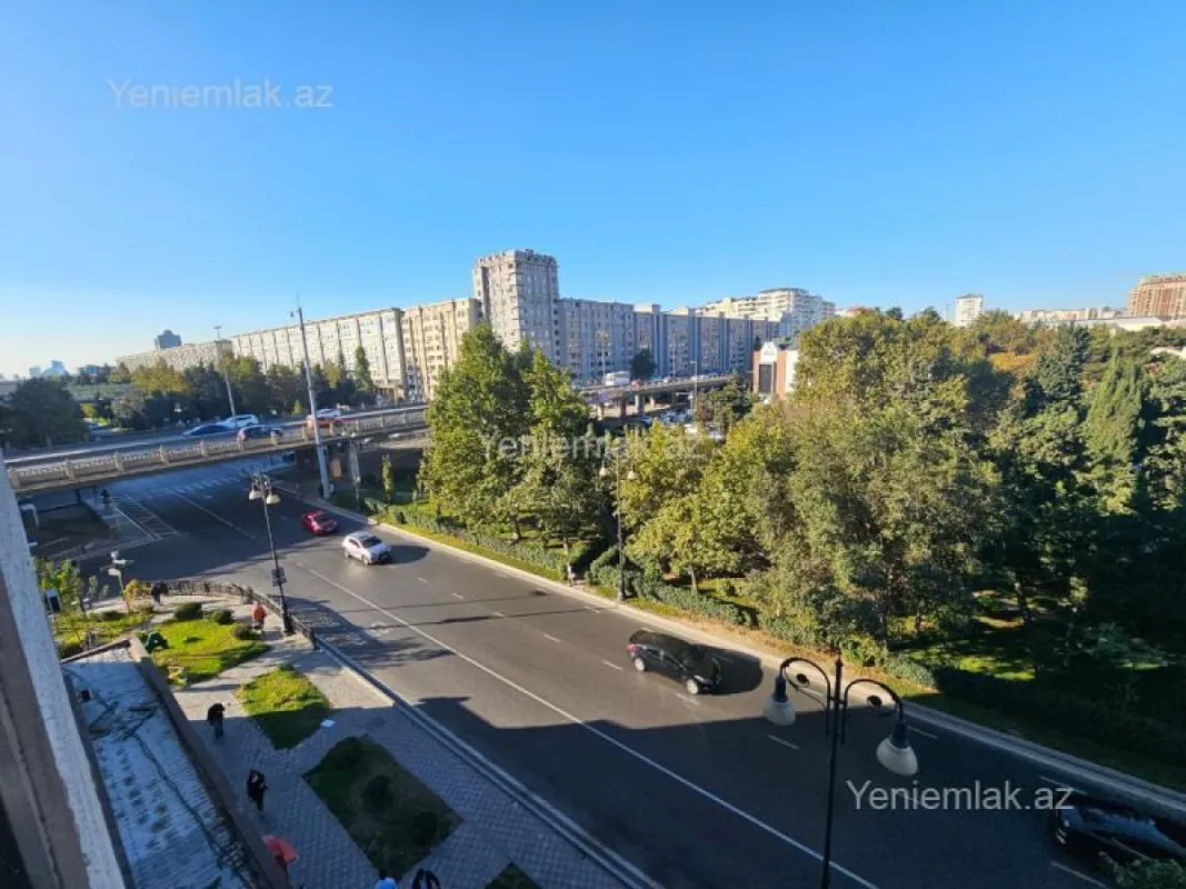 Satılır 2 otaqlı köhnə tikili 65 m²