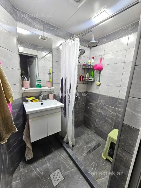Satılır 2 otaqlı köhnə tikili 65 m²