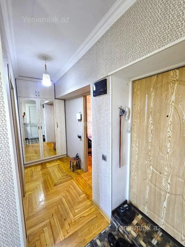 Satılır 2 otaqlı köhnə tikili 65 m²