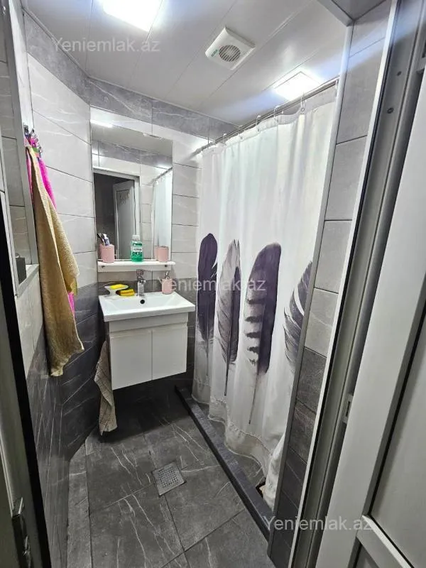 Satılır 2 otaqlı köhnə tikili 65 m²