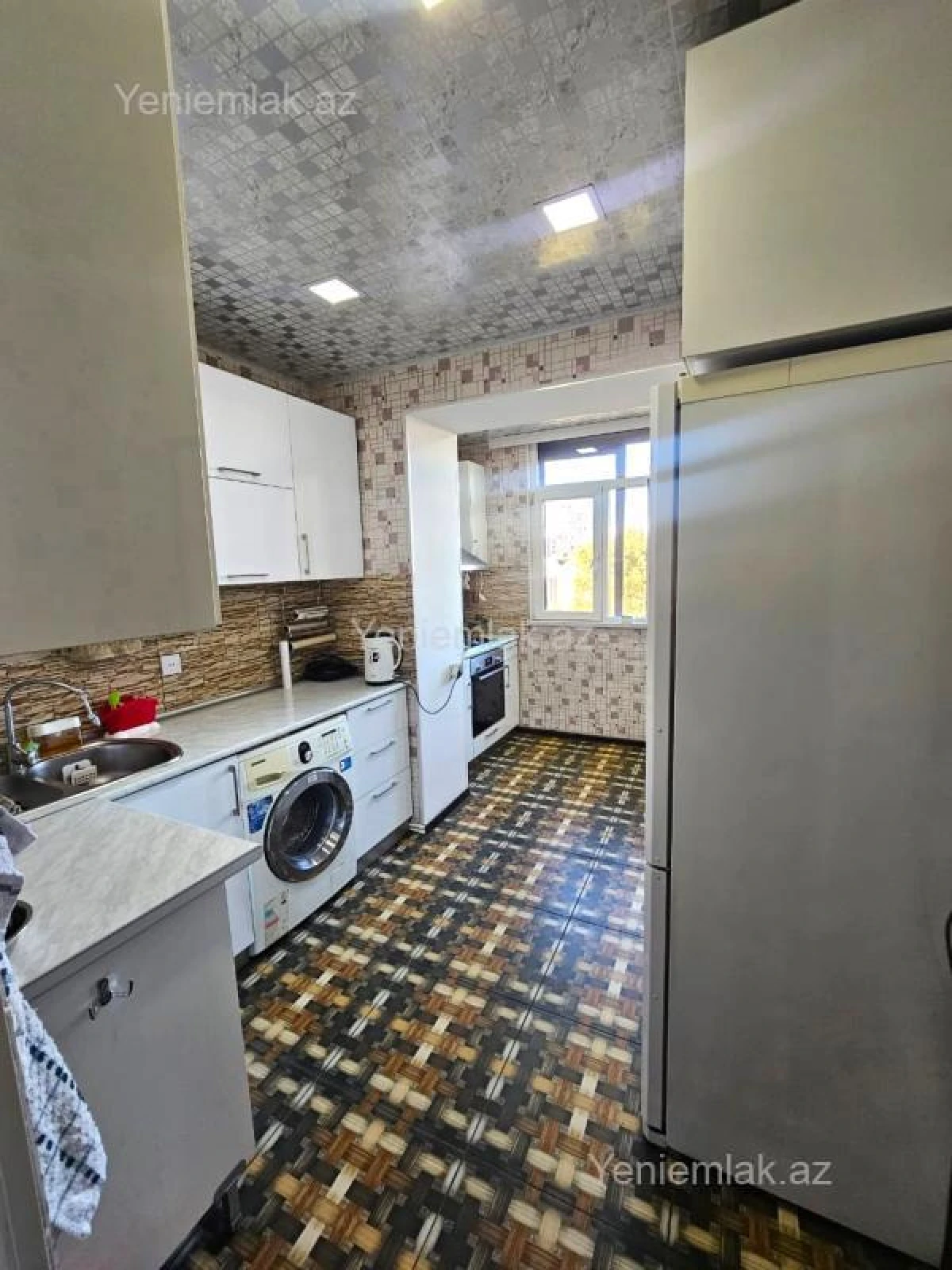Satılır 2 otaqlı köhnə tikili 65 m²
