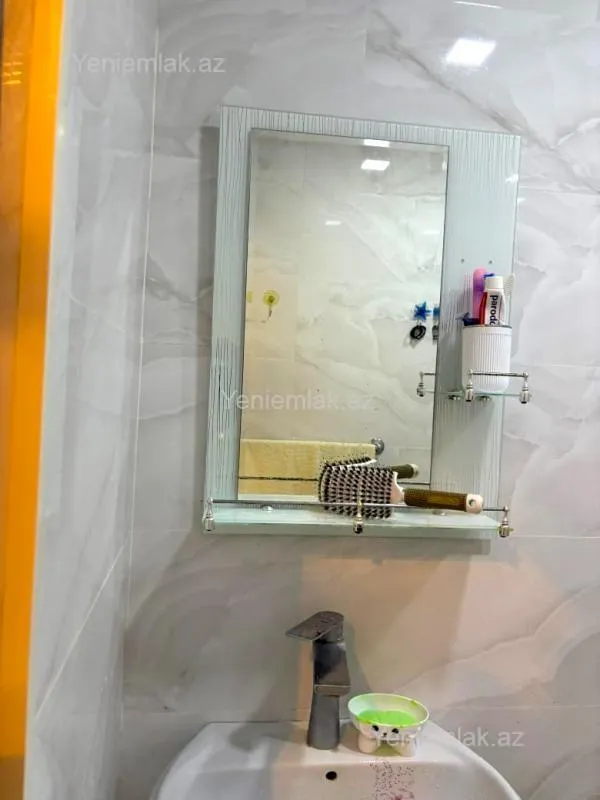 Satılır 2 otaqlı köhnə tikili 60 m²