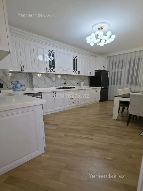 Satılır 3 otaqlı yeni tikili 125 m²