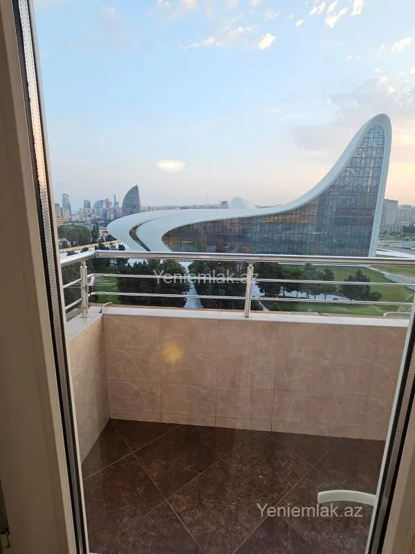 Satılır 4 otaqlı yeni tikili 175 m²