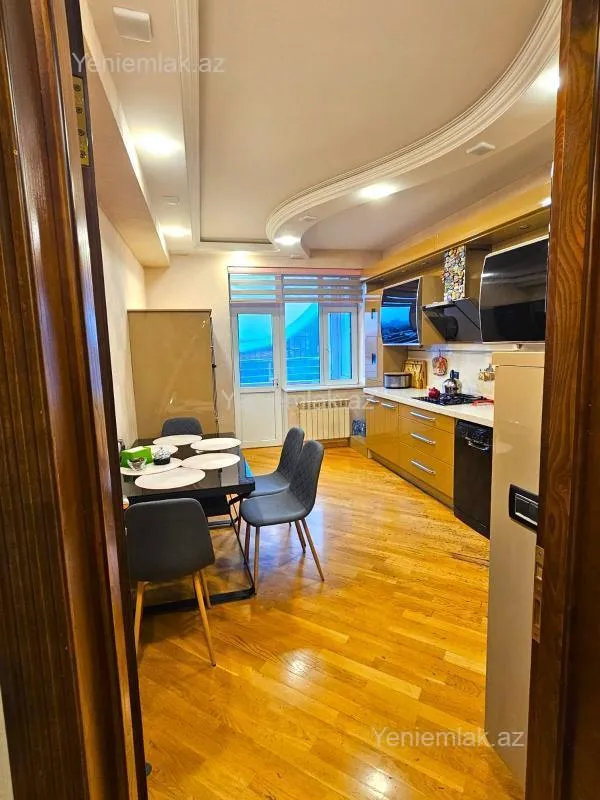 Satılır 4 otaqlı yeni tikili 175 m²