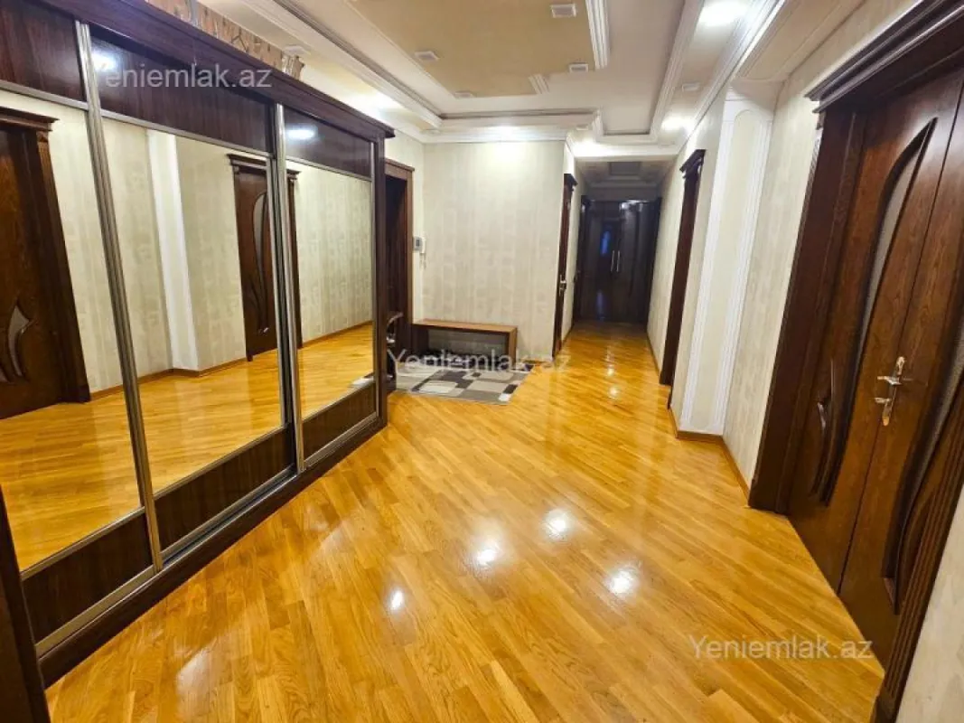 Satılır 4 otaqlı yeni tikili 175 m²