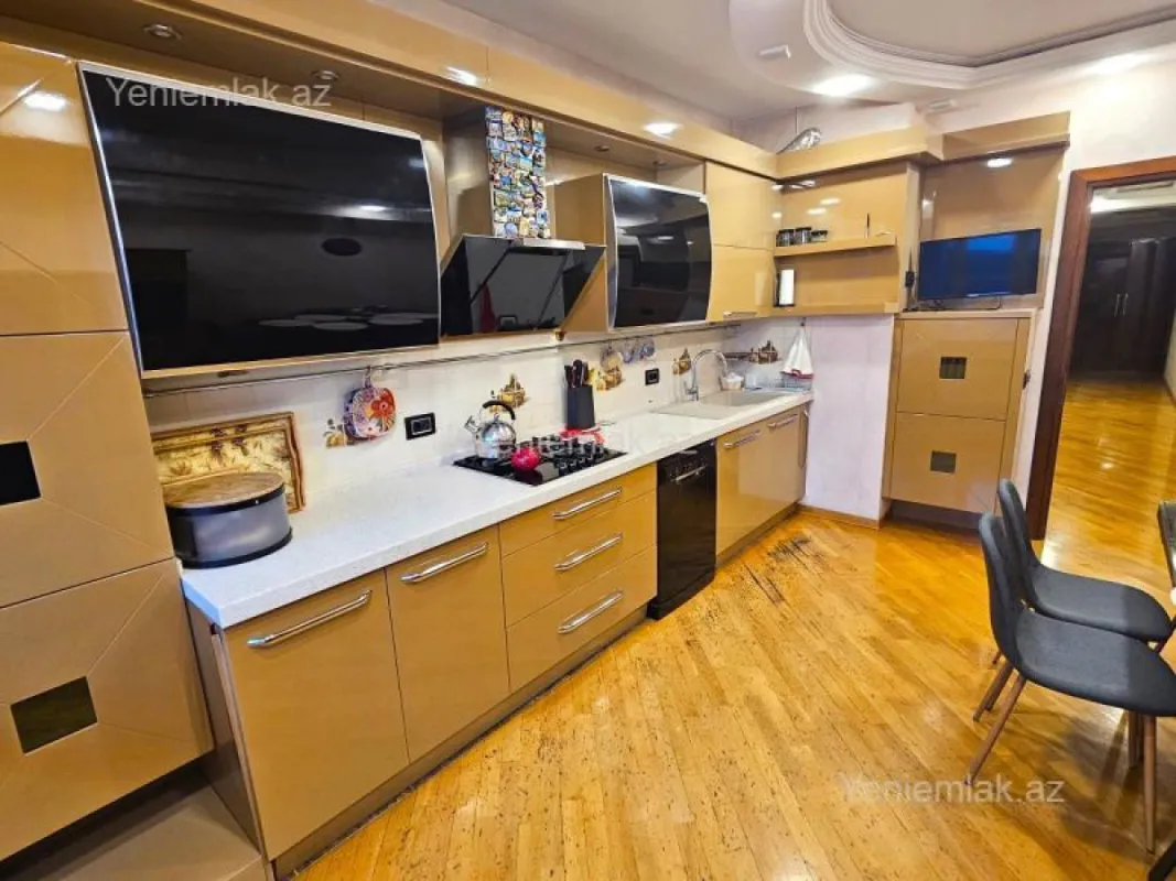 Satılır 4 otaqlı yeni tikili 175 m²