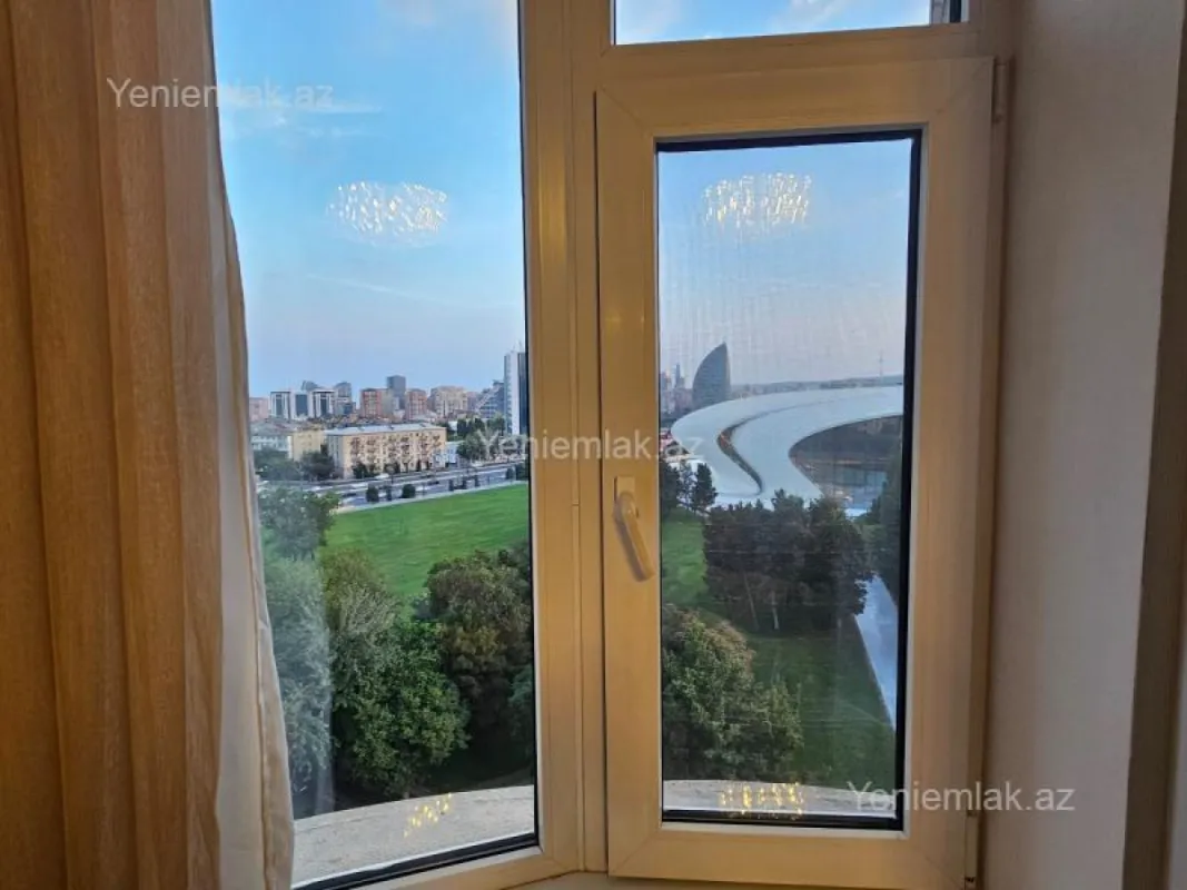 Satılır 4 otaqlı yeni tikili 175 m²