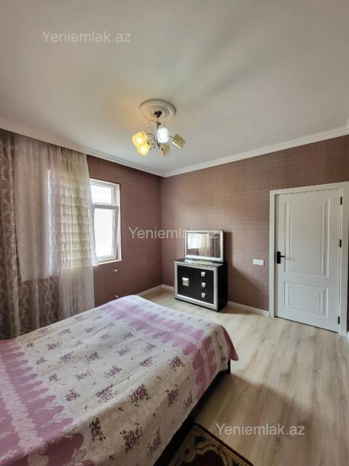Satılır 5 otaqlı həyət evi 130 m²