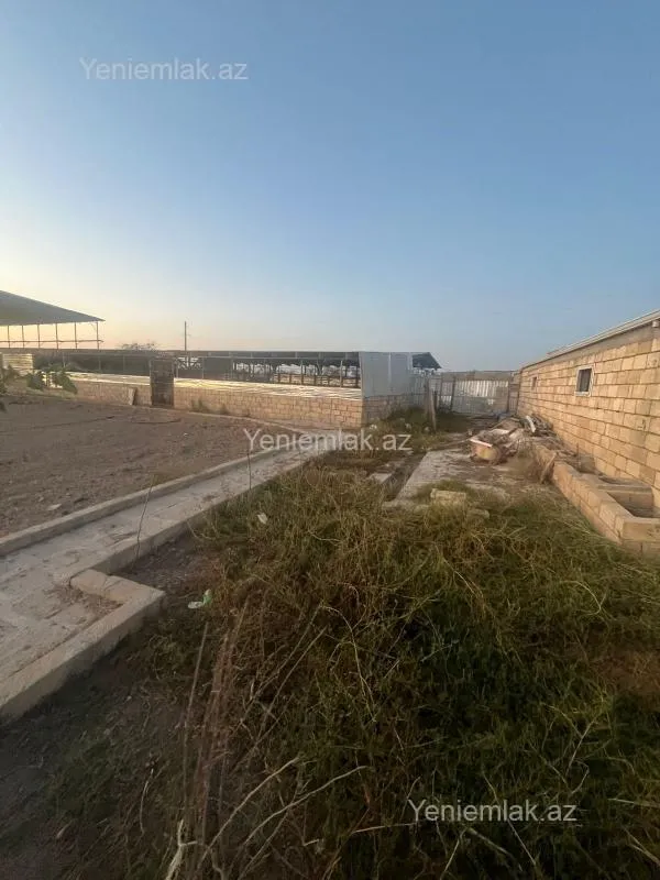 Satılır 6 otaqlı obyekt 8000 m²