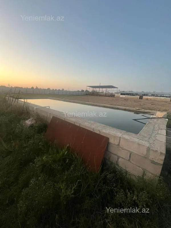 Satılır 6 otaqlı obyekt 8000 m²