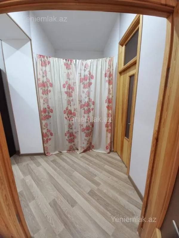 Satılır 4 otaqlı köhnə tikili 120 m²