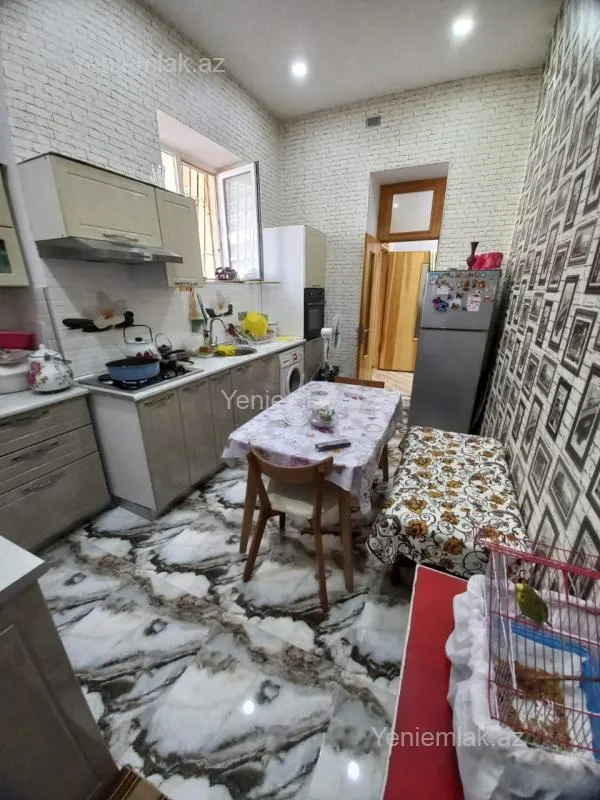 Satılır 4 otaqlı köhnə tikili 120 m²