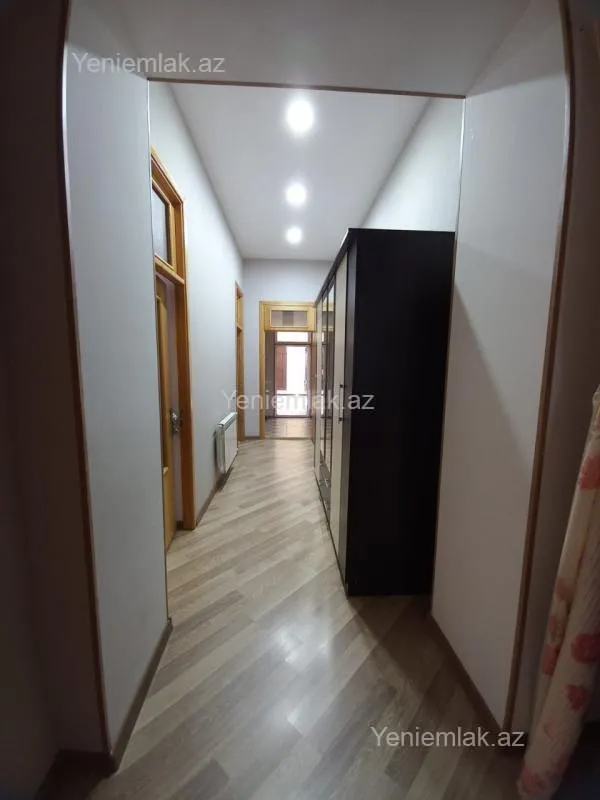 Satılır 4 otaqlı köhnə tikili 120 m²