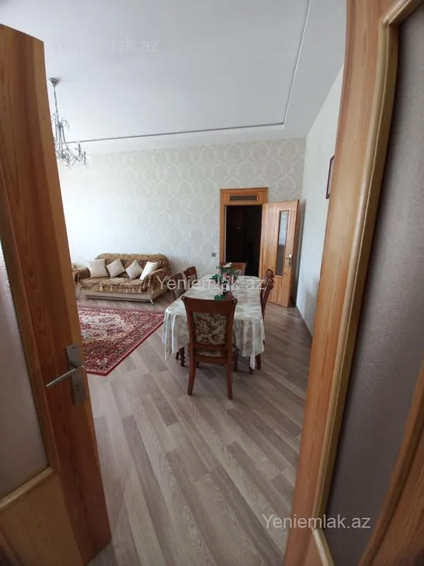 Satılır 4 otaqlı köhnə tikili 120 m²