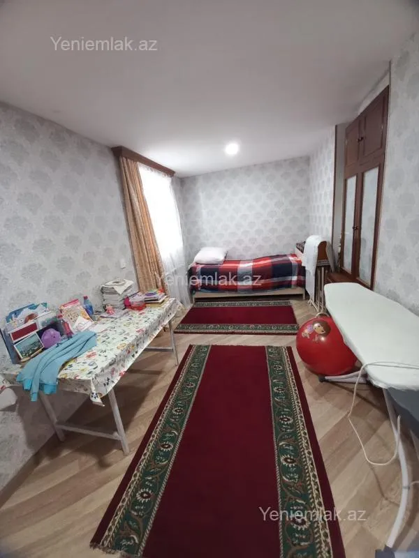Satılır 4 otaqlı köhnə tikili 120 m²