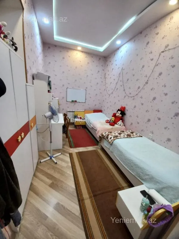 Satılır 4 otaqlı köhnə tikili 120 m²