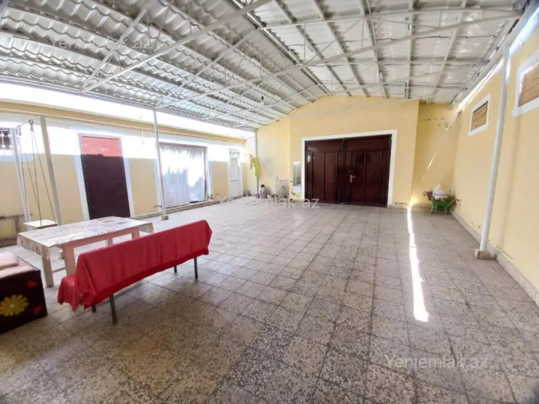 Satılır 4 otaqlı köhnə tikili 120 m²