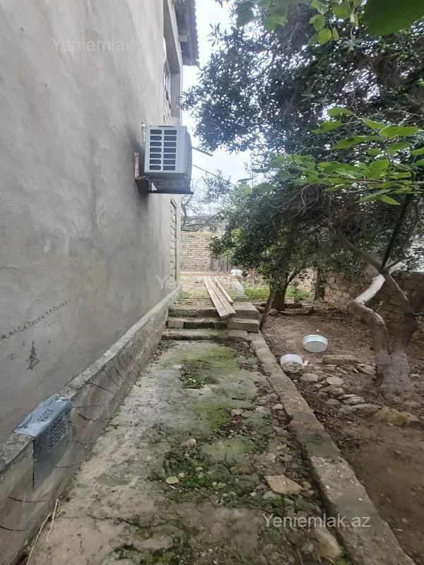 Satılır 5 otaqlı həyət evi 180 m²